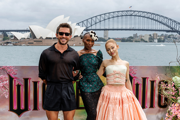 Jonathan Bailey, Cynthia Erivo e Ariana Grande