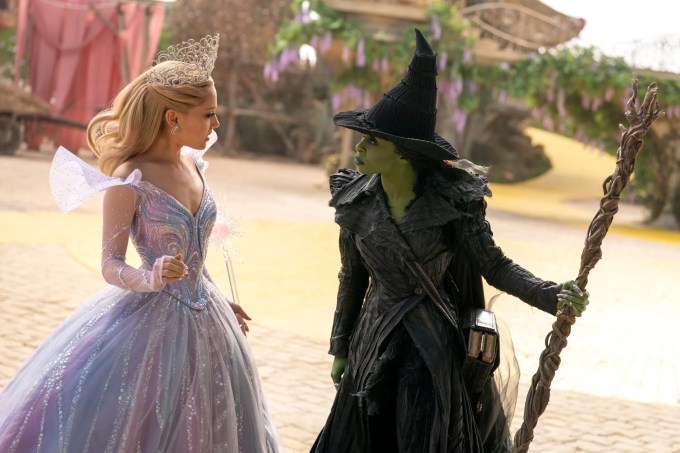 Ariana Grande e Cynthia Erivo em Wicked: Parte Dois