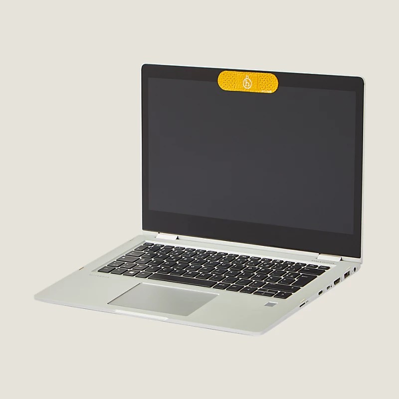 Adesivo em formato de band-aid da marca francesa Hermès