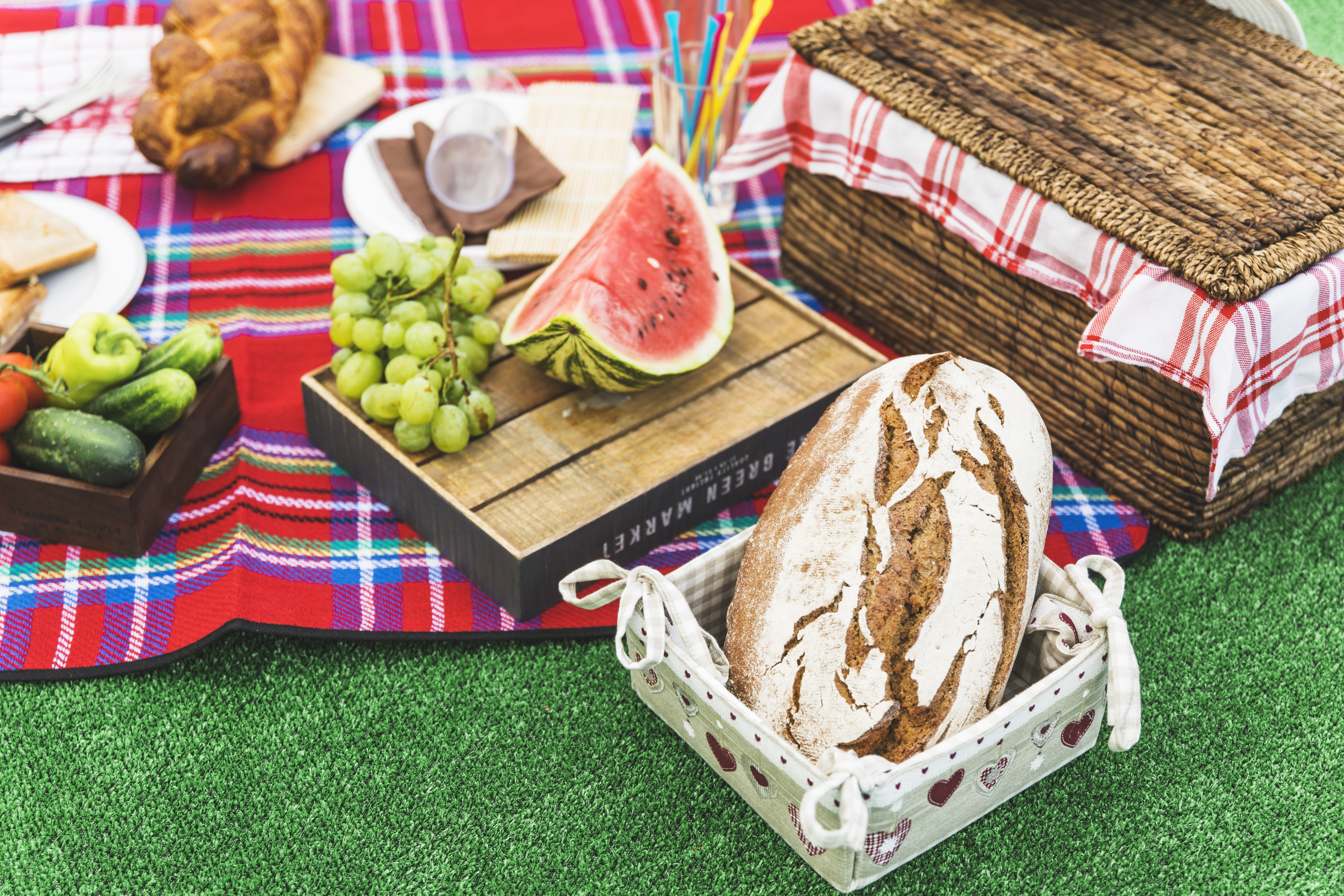 baked-bread-fruits-picnic-basket-turf