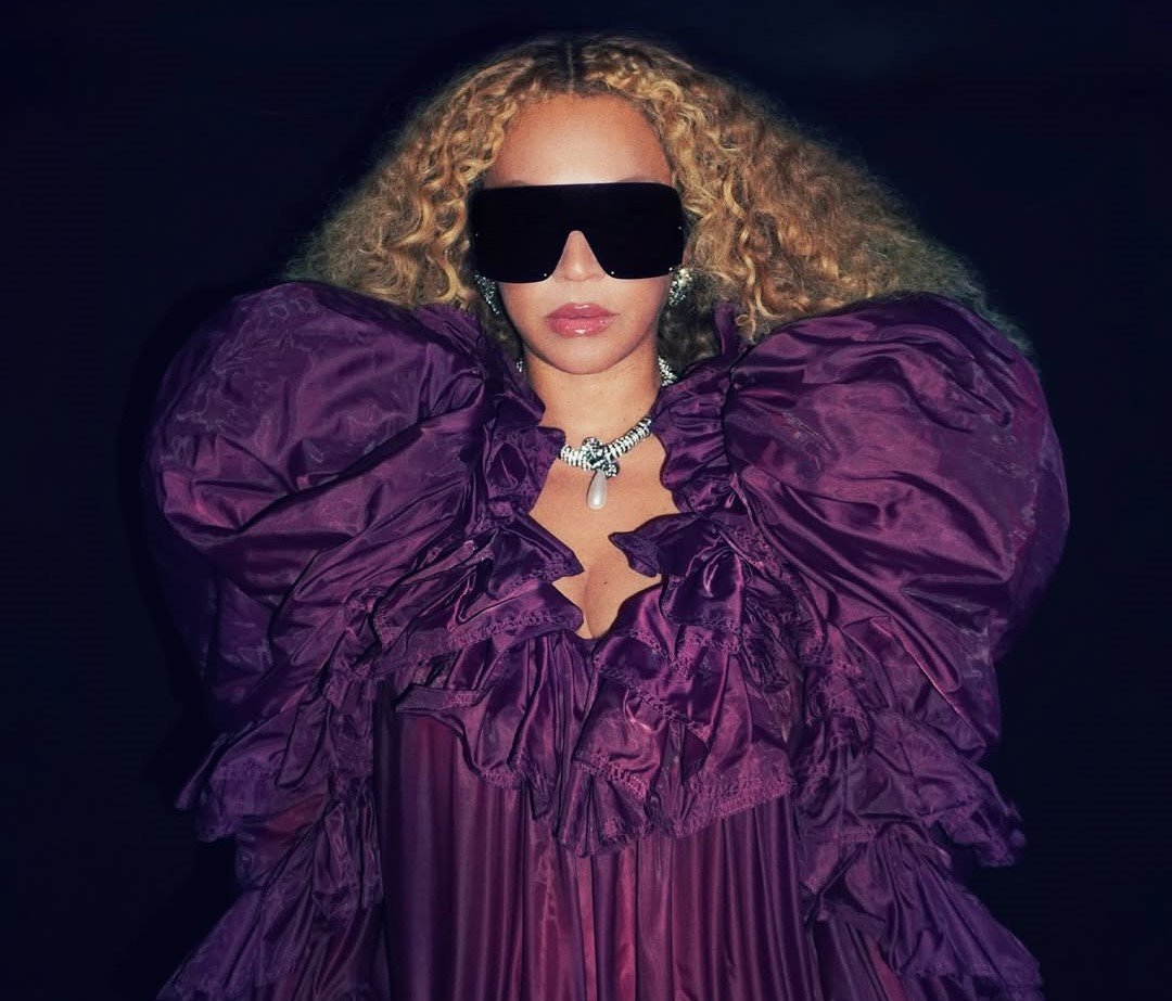 Beyoncé com versão roxa e atualizada do vestido de "Hold Up"