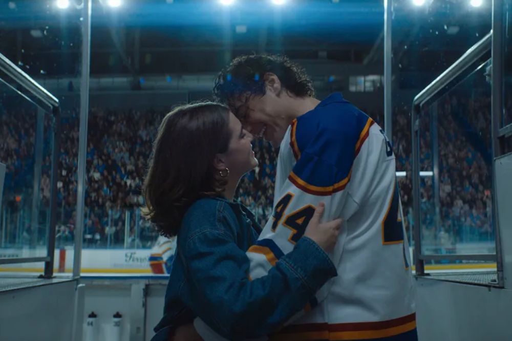 Hannah Wells e Garrett Graham em Off Campus(99)