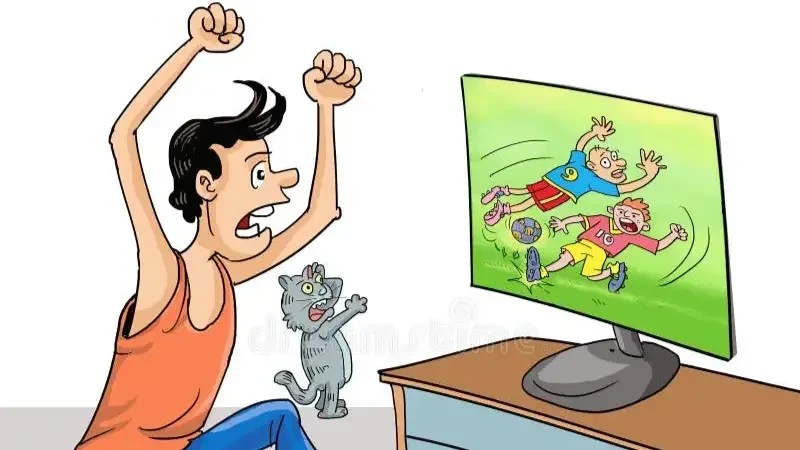 Um homem de regata laranja e calça azul, com expressão de surpresa e braços erguidos, assiste a um jogo de futebol na televisão. Ao lado, um gato cinza também parece chocado, com as patas levantadas. Na tela, dois jogadores de futebol caem no gramado, um com camisa azul e outro com camisa rosa, enquanto a bola está no ar