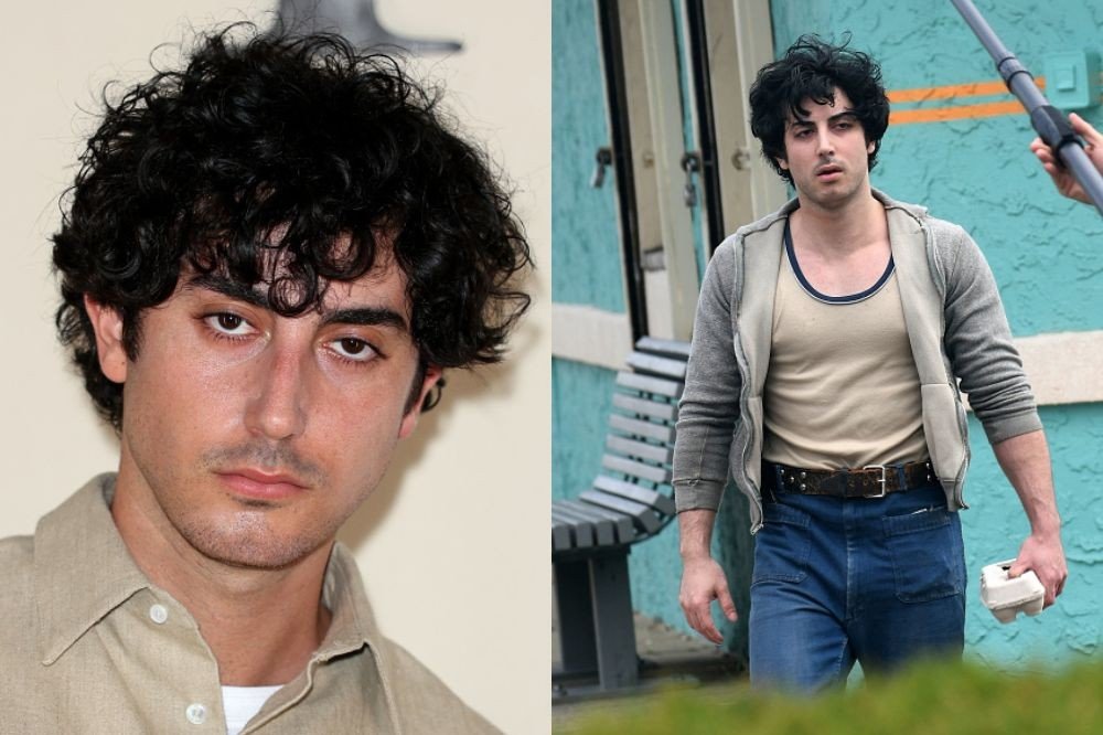 Duas fotos lado a lado de um homem jovem com cabelo encaracolado escuro. À esquerda, ele veste camisa bege e olha sério para frente. À direita, ele caminha em cenário externo, vestindo camiseta bege, jaqueta cinza, calça jeans e cinto escuro, segurando uma embalagem branca