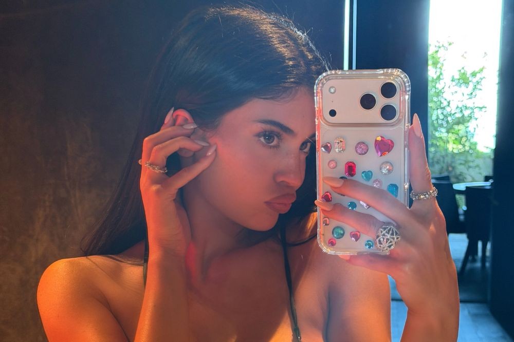 kylie-jenner-strass-brilho-capinha-do-celular
